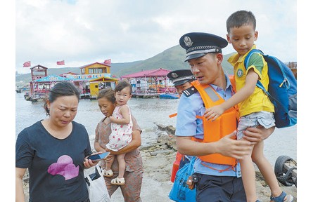 今年首个台风红色预警发布 各地各部门加强防台风部署